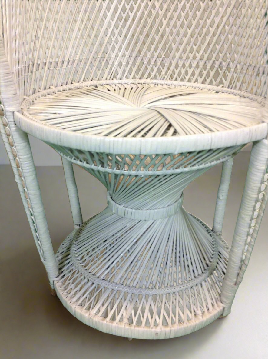 Wicker/Natural Rattan White Twistbase Peacock chair  front
