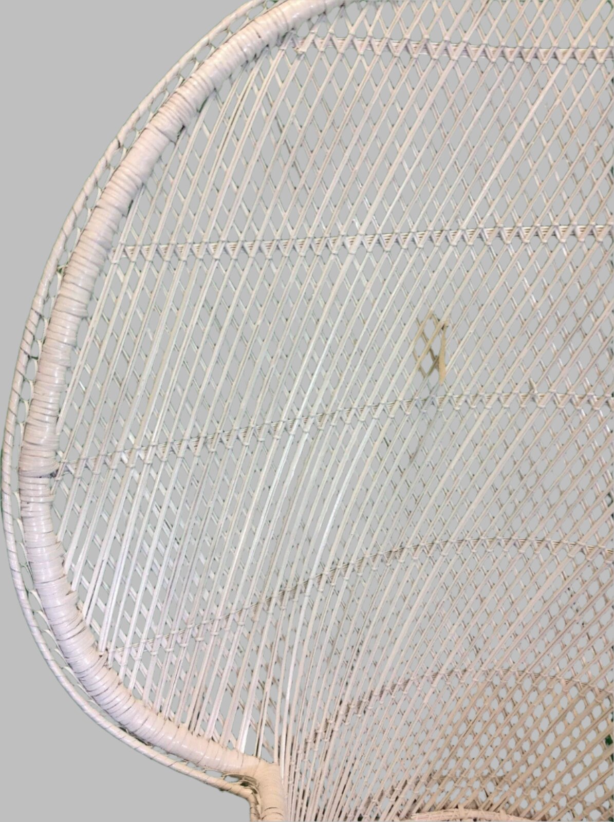 Wicker/Natural Rattan White Twistbase Peacock chair back